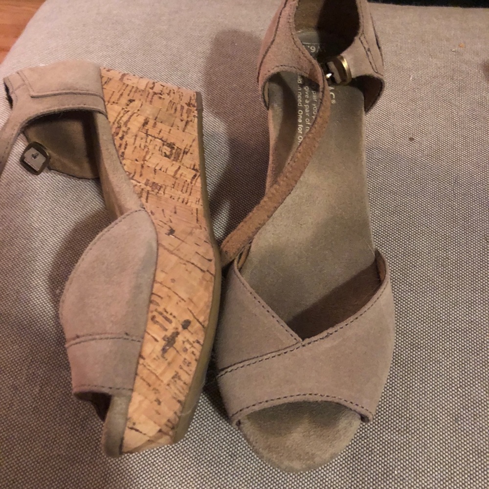 Toms Taupe Wedges